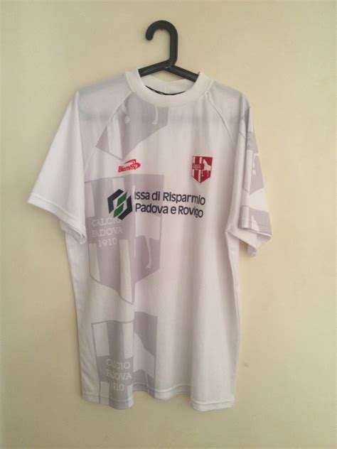 The team's official colours are white and red. IL PICCOLO MUSEO DEL CALCIO: Maglia Padova numero 3