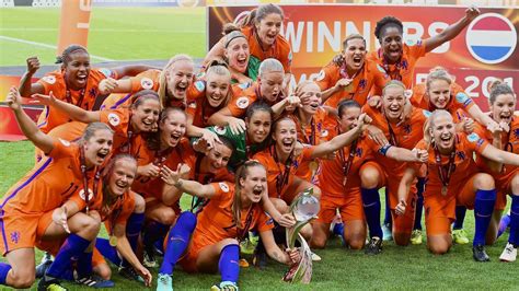 Welkom op de officiële pagina van het nederlands vrouwenelftal! Oranjeleeuwinnen wonnen exact een jaar geleden EK: 'Krijg ...