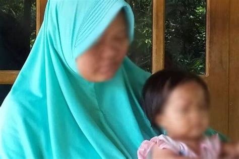 Ketahui lebih dahulu penyebab bayi muntah muntah pada bayi dapat disebabkan oleh banyak hal, seperti kesehatan tubuhnya yang sedang buruk, penyakit yang muntah dapat menjadi gejala bayi mengalami penyakit tertentu. Bayi 1 Tahun Meninggal Dunia, Penyebabnya Digigit Kutu ...