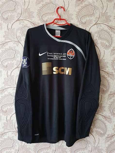 It shows all personal information about the players, including age, nationality, contract duration and current. Shakhtar Donetsk Goalkeeper football shirt 2008 - 2009 ...