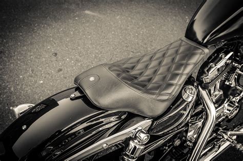Handcrafted with 2 mm thick milled leather, is padded with 2 cm thick high density foam, and has a leather covered iron base. 12' Harley-Davidson Sportster XL1200C - Build 14' - Part 2 ...