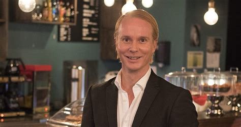 Does petter pilgaard like beer or champagne, and what is his favourite hotel? Petter Pilgaard - Foredragsholder på Talerlisten