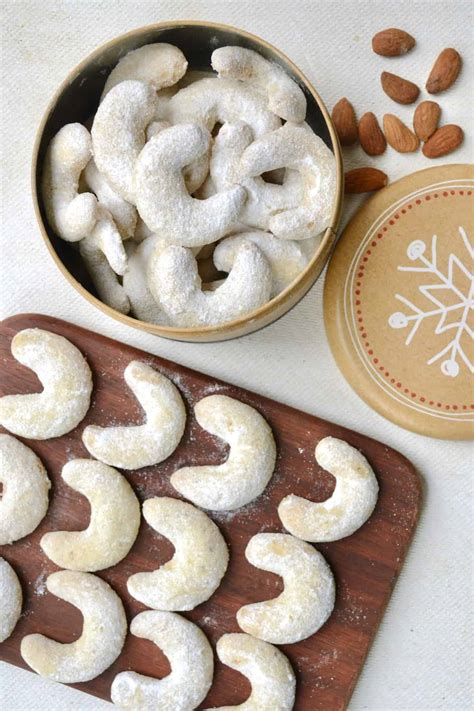 Austrian cookies to decorate your christmas tree but not to eat! Vanillekipferl Austrian Christmas Cookies / Austrian ...