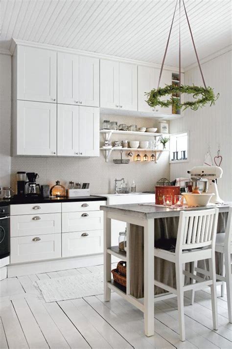 Learn about all the elements that go into creating a scandinavian inspired kitchen brimming with yummy style. 35 Warm And Cozy Scandinavian Kitchen Ideas | Home Design ...