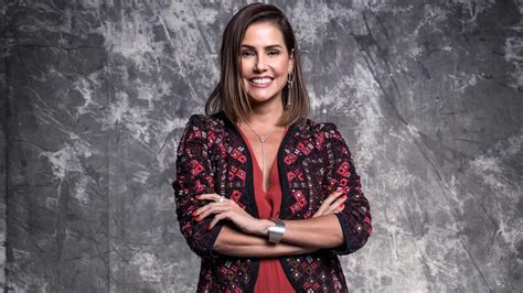 A atriz deborah secco abre as portas de seu apartamento de 490 m², que acaba de passar por uma reforma no living com vistas. Deborah Secco desabafa sobre envelhecer na televisão | RD1