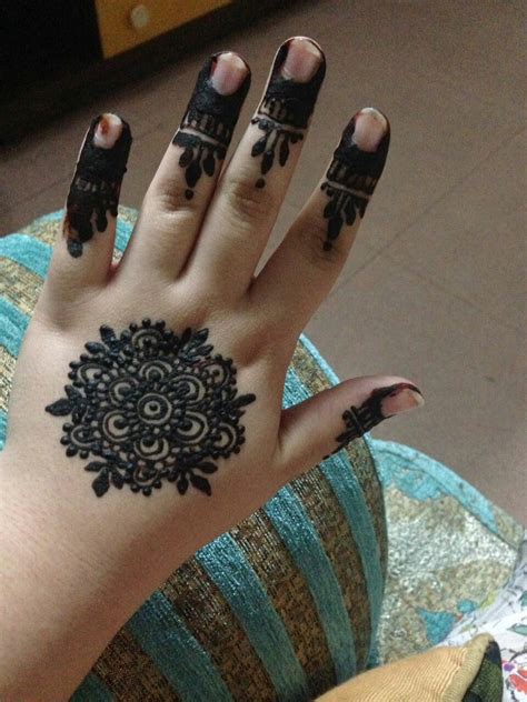 Tattoo vorlage henna tattoo wird am besten von tollen maniküren ergänzt perfekte hand nageldesign. Pin by Xainab Abrar on Mehndi | Henna hand tattoo, Hand ...