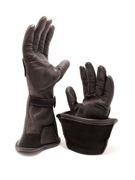 I generally agree with the motolegends review, they do feel beautifully soft and theyre nice summer gloves if you like your gloves without any armour or fancy titanium inserts. Review Lee Parks Design DeerSports Gloves