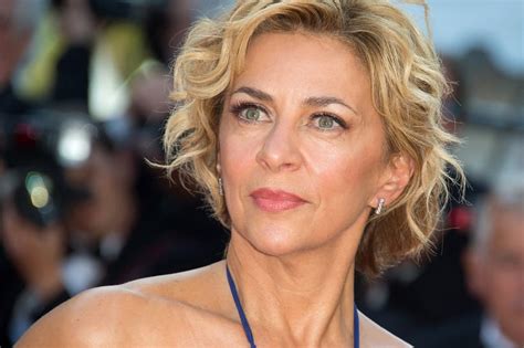 Pourquoi voulez vous absolument dissimuler les cheveux blancs!surtout après 60ans. Coiffures Cheveux Blancs Plus De 60 Ans / Quelle Coupe De Cheveux A 50 Ans Et Plus Comment Se ...