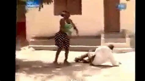 Nouvelles vidéos de chien baise femme ajoutées aujourd'hui! Une femme qui frappe un homme ! - YouTube