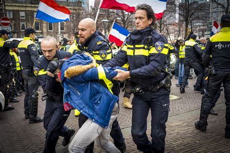 Wij versterken de basisteams, zodat de wijkagent vaker zichtbaar op straat aanwezig is en snel kan optreden bij inbraken, ruzies en andere. Hier brengt de politie je straks naartoe als je opgepakt ...