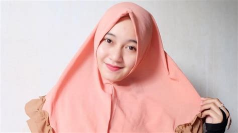 10,720 likes · 11 talking about this. Selebgram Cantik: Selebgram Cantik Berhijab Sma