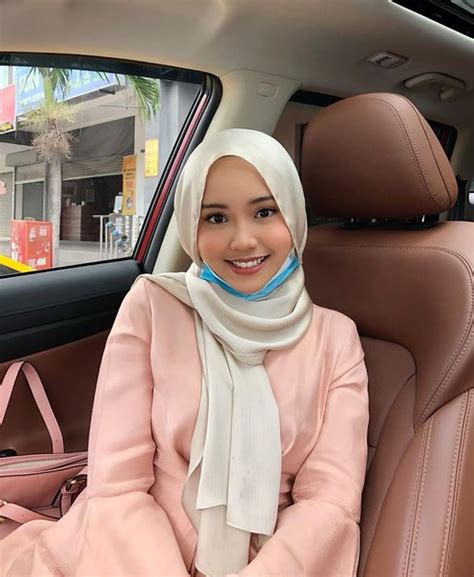 Hari hari ku lihat kamu jalan jalan di depan aku namun tak pernah pun kau pandang aku langsung. Biodata Penyanyi Farisha Iris, Peserta Big Stage 2020 ...