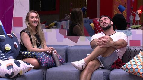 Quem assistiu o bbb 21, que chegou ao fim recentemente na globo, com certeza se lembra em como foi complicado o relacionamento entre arthur picoli e carla diaz na casa mais vigiada do brasil. BBB21: Arthur assume interesse por Carla e tem conversa ...