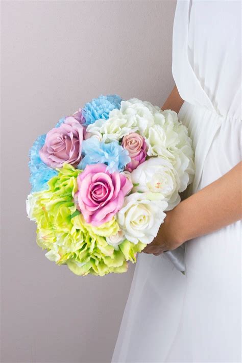 These gorgeous wedding flower bouquets are just as magical as your special day. Cinderella Inspired Wedding Bouquet | 꽃