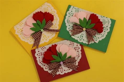 미국 은 매년 5월 둘째 일요일을 어머니날 (mother's day)로, 아버지날 (father's day)은 6월 셋째 일요일로 정해 시행하고 있다. 유아미술: 유치원 어버이날 카드 만들기 (2017) : 네이버 블로그