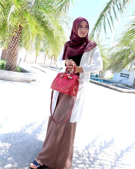 Wanita cantik muslimah indonesia memang terlihat cantik dengan berbagai busana muslimah. Janda Muslimah Jateng Cari Jodoh | Jilbab cantik ...