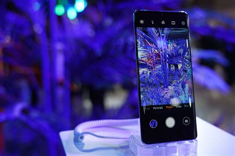 Fall into the romantic moonlight and be amazed by the clarity. 最強のカメラスマホ｢Huawei P30/P30 Pro｣が登場 ── ファーウェイが考える対iPhone、対 ...