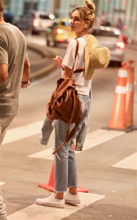 Sasha meneghel voltou dos estados unidos para passar o fim de ano no brasil e já está curtindo a noite em trancoso, no litoral da bahia. Sasha desembarca no Rio após temporada em Noronha - Quem ...