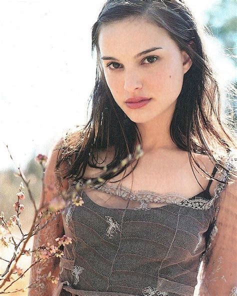 Maybe you would like to learn more about one of these? Sheer beauty 🥀 #NataliePortman | Natalie portman young ...