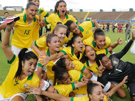 E, em 20 de junho, foi apresentado na cbf. Seleção brasileira de futebol feminino e a ...