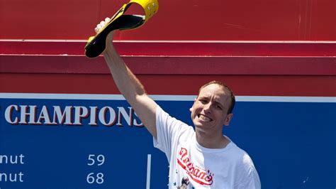 Know more about joey chestnut's wife, married life and age in wiki bio. Joey Chestnut proposed to his girlfriend before winning yet another Nathan's Hot Dog Eating ...