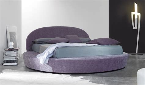 Il letto rotondo è una nuova interpretazione di un intramontabile classico del design moderno. Letto rotondo Giotto cm 247 ( materasso non incluso ) Giotto