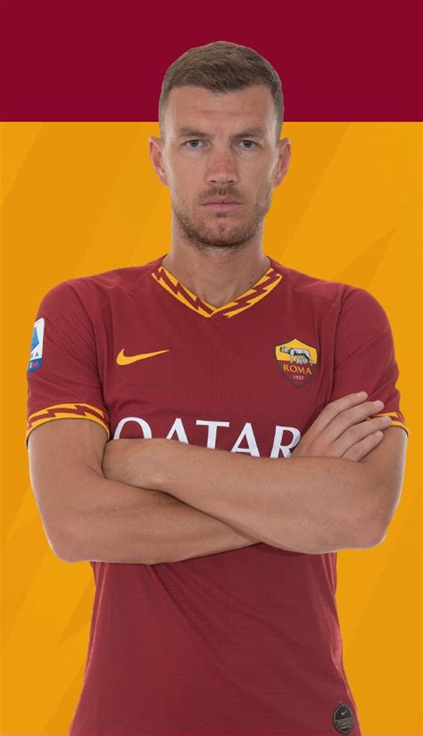 Edin dzeko war zu seiner wolfsburger zeit der vielleicht beste angreifer der welt. Almanacco Giallorosso - Edin Dzeko - I Giocatori Giallorossi