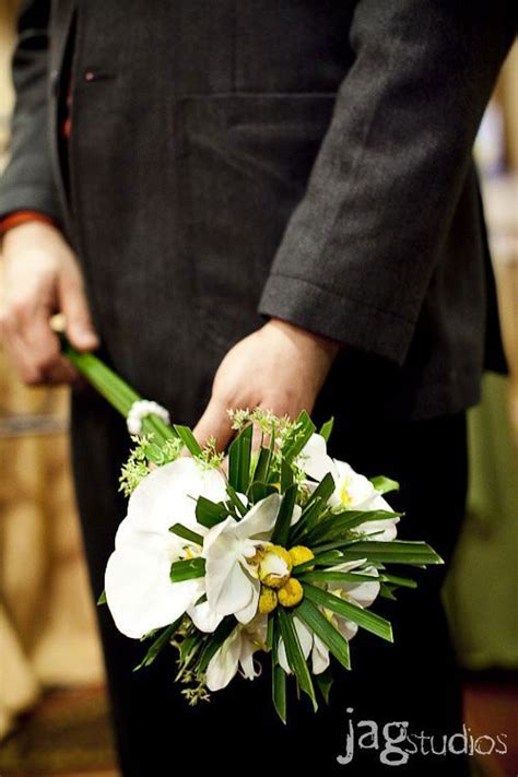 How do you find out what kind (and colors) of flowers are in season during your wedding month? Scepter style bouquet « Bollea - Floral Design Gallery ...