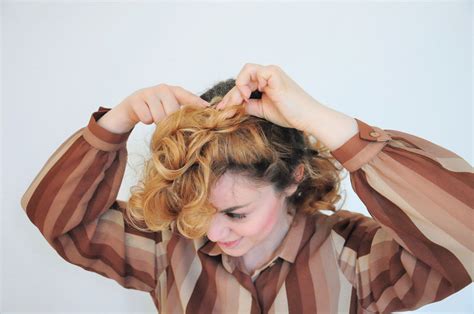 Vintage hairstyle might not seem like a good idea at first but when it comes to what the 1940s have to offer, some men change their minds. Curly 1940s hair - Easy photo tutorial for a vintage 40s ...