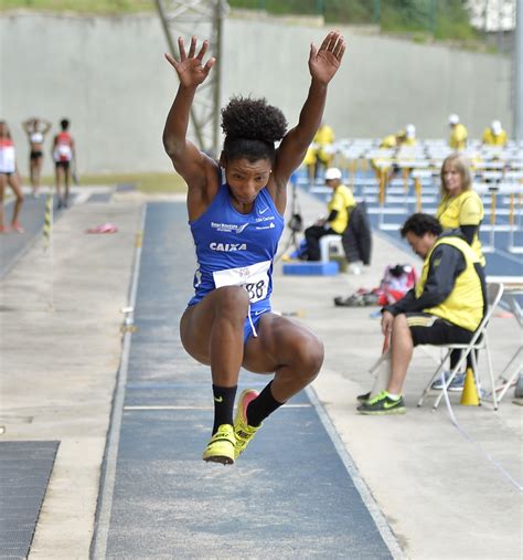 No último dia, núbia soares alcança índice no salto triplo. Nubia Soares, do salto triplo, consegue índice para o ...