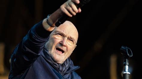 Zámek v čechách (1993, tv). Phil Collins v Praze hrál hity a vzpomínal i na Genesis ...