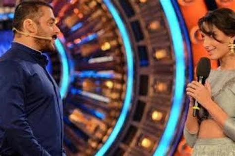 Just when you thought the show was becoming a bore, they let in the superhot nora fatehi who is giving us more and more reasons to follow the show! Salman Khan sings for Moroccan beauty Nora Fatehi in Bigg ...