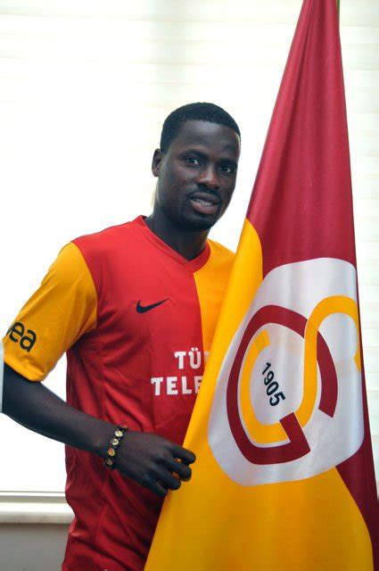 Emmanuel eboue is a defender and is 5'10 and weighs 158 pounds. emmanuel eboue #171298 - uludağ sözlük galeri