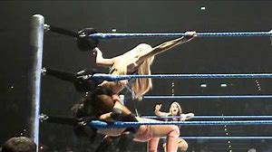 WrestleMania Revenge Tour 2011 @ Kiel - Divas Tag Team Match Part 3