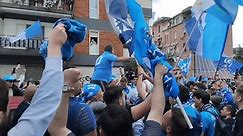 「ナポリ，イタリア，30Apr2023.ナポリのファン，街の通りで外でイタリアのSerieA選手権のほぼ勝利を祝います，ナポリ対サレルニタナの試合の間。」の動画素材（ロイヤリティフリー）1103299093 | Shutterstock
