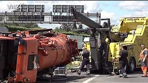 25.05.2022 - VN24 - Saugtankwagen Ã¼berschlÃ¤gt sich bei Unfall auf Autobahn A2 bei Dortmund