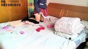 Chinese girl ties herself up and gets stuck