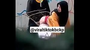 VIDEO BOKEP VIRAL ENAK ENAK SAMA CEWEK HIJAB DI BELAKANG GANG PARAKAN 01 INDONESIA