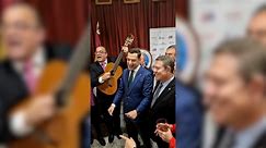 García-Page y Juanma Moreno cantan juntos el himno de Andalucía