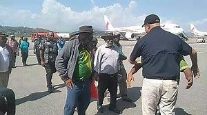Live from Jacksons Airport, Port... - FM100 Papua New Guinea