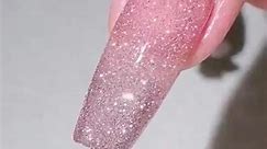 Gorgoues pink glitter nail polish #pinknailinspo #glitternailpolish #naildesigns | 𝙏𝙖𝙩𝙩𝙤𝙤𝙨