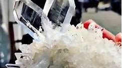 CLEAR QUARTZ Clear quartz crystals are... - Gems Discoveries