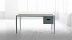 C9 - The most beautiful height-adjustable desk