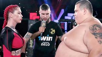 MMA gets really weird in Russia: Female star destroys 530-pound man