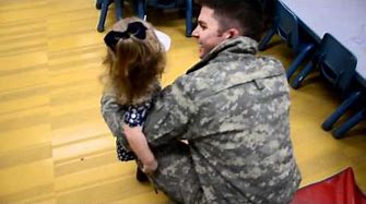 Military Dad surprises 2yr old daughter at school