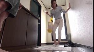 Japanese cleaner with a big ass loves a big penis - Shinoda Yuu