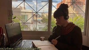 LOFi Girl Would Rather Be Studying a Big Cock -OnlyFans/oliviajarden