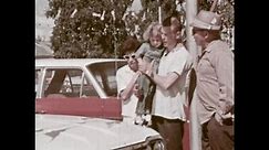 「1960年代：外に掲示されたレストランのメニュー。ガソリンスタンドの看板。家族は売り物として車を見る。飛行機が離陸する。行内の平面。」の動画素材（ロイヤリティフリー）1103132801 | Shutterstock
