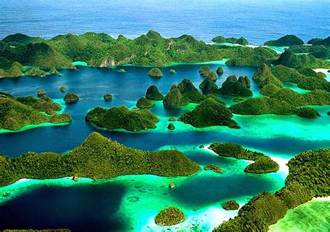 Pantai Maluku yang Paling Terkenal dan Ramai Dikunjungi